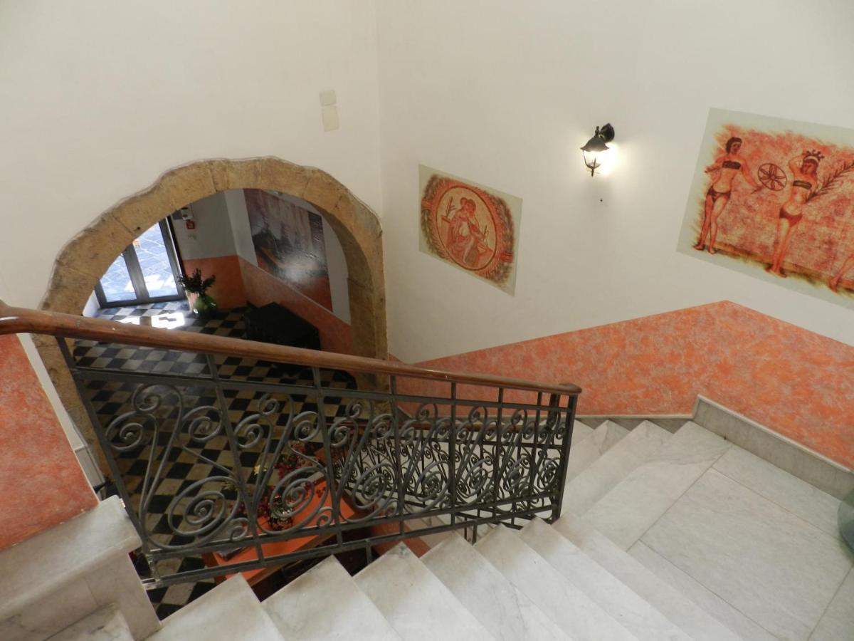 ピアッツァ・アルメリーナ Antico Palazzo Affitti Brevi Bed & Breakfast エクステリア 写真