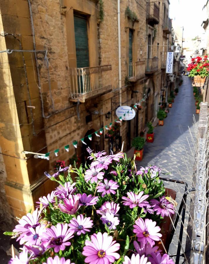 ピアッツァ・アルメリーナ Antico Palazzo Affitti Brevi Bed & Breakfast エクステリア 写真
